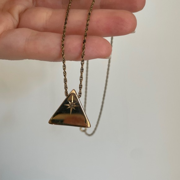 VINTAGE Gold Tone Triangle Pendant Necklace Starburst Charm Dainty Chain Jewelry - Picture 3 of 8